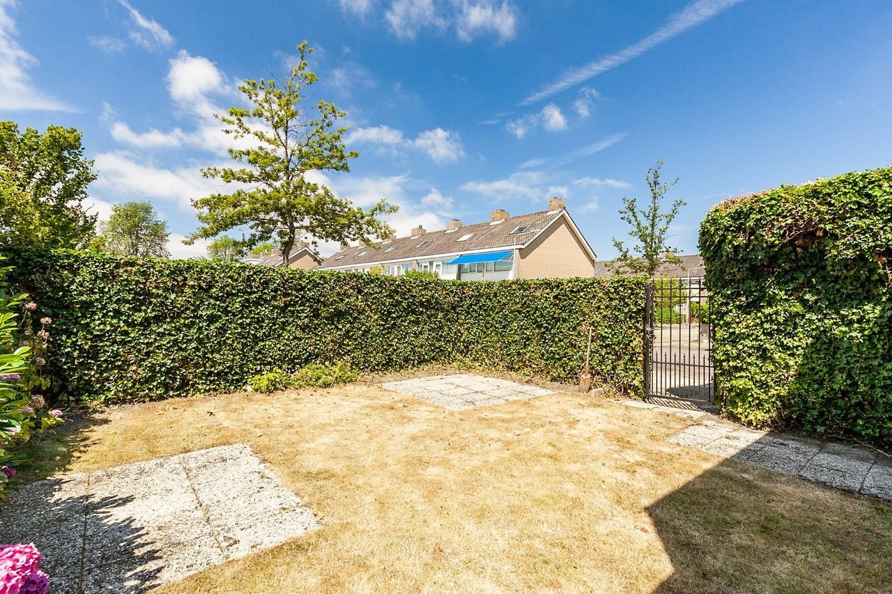 Bright family home (130 m²) with private garage - Image 26