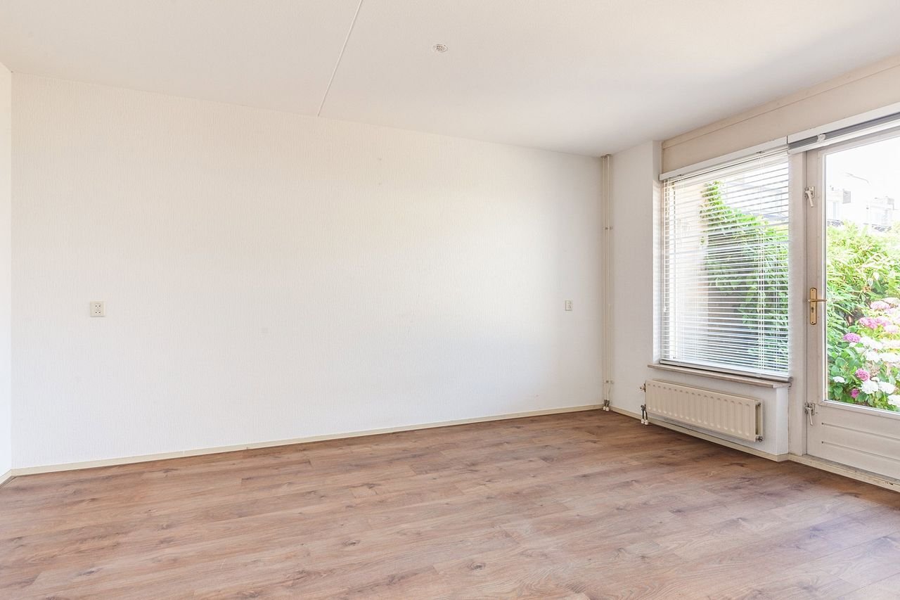 Bright family home (130 m²) with private garage - Image 10