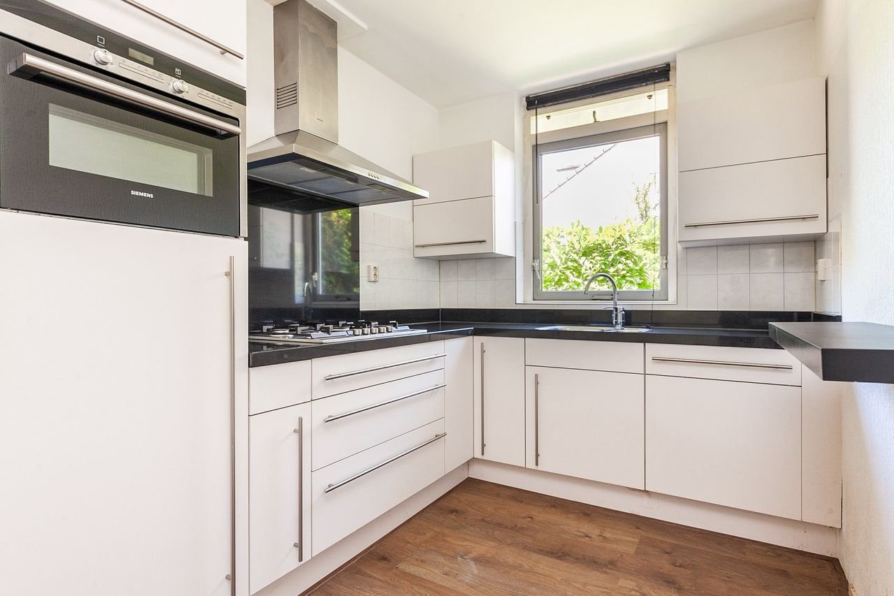 Bright family home (130 m²) with private garage - Image 13