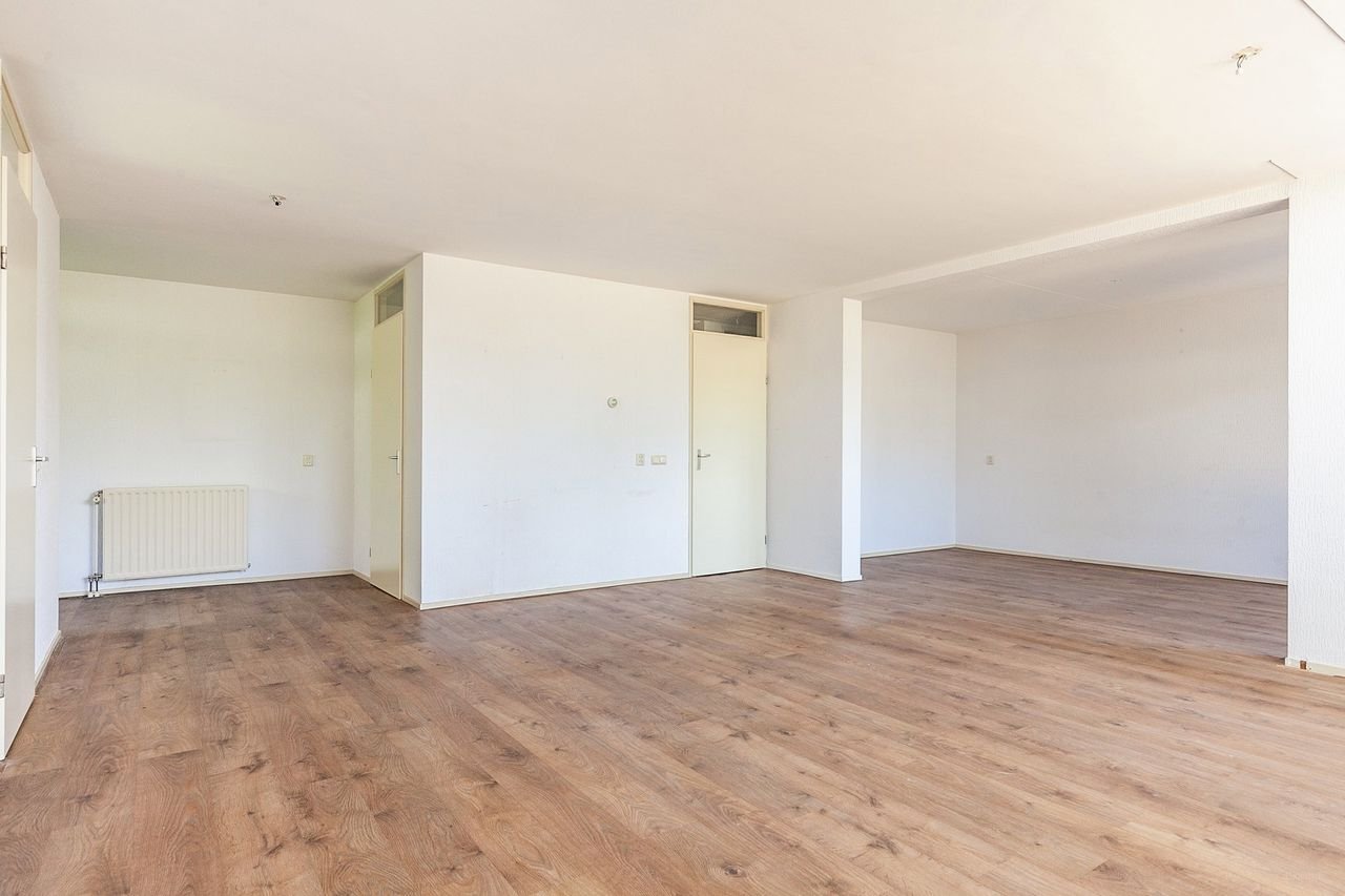 Bright family home (130 m²) with private garage - Image 8