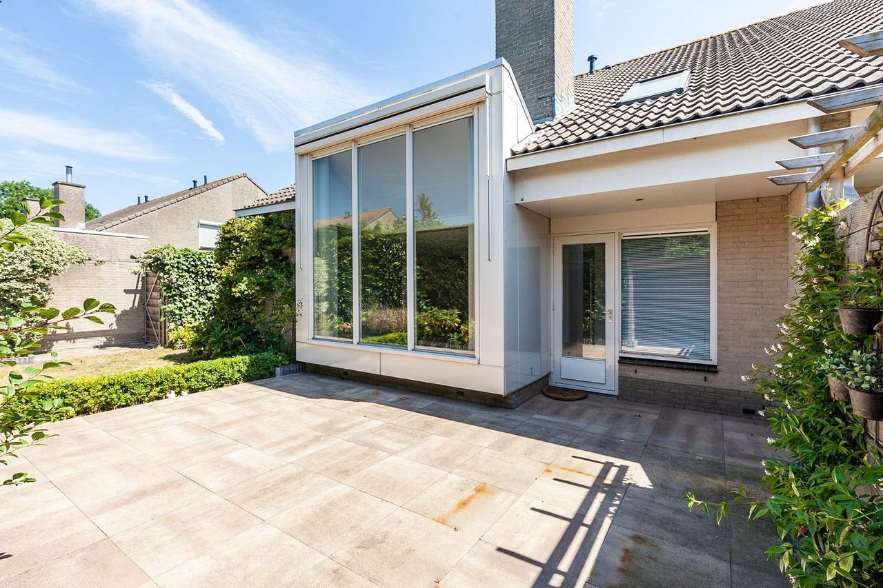 Bright family home (130 m²) with private garage - Image 30