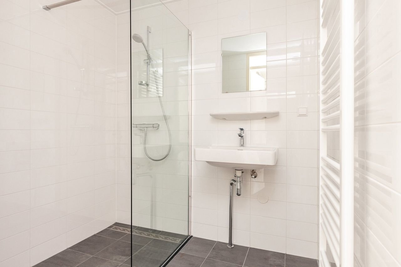 Bright family home (130 m²) with private garage - Image 22