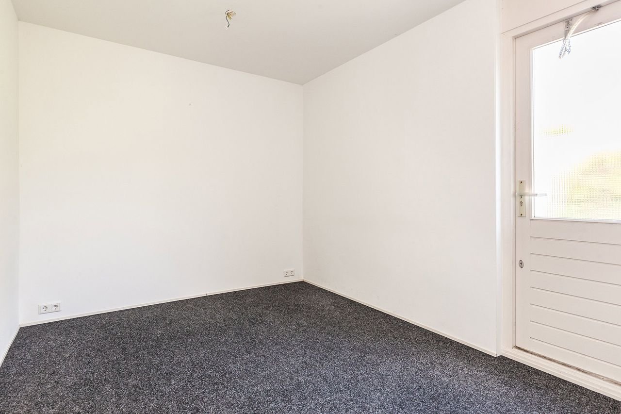 Bright family home (130 m²) with private garage - Image 14