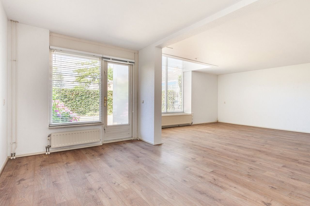 Bright family home (130 m²) with private garage - Image 11