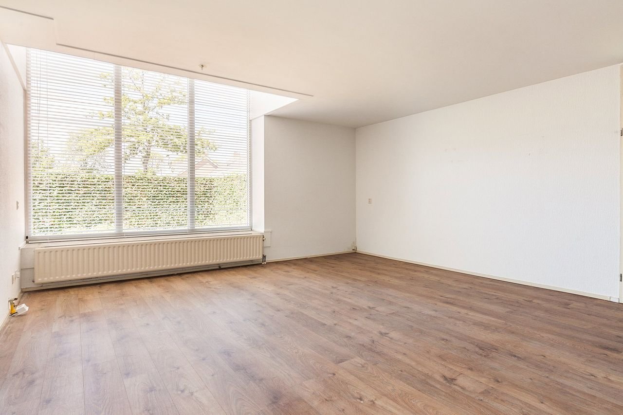 Bright family home (130 m²) with private garage - Image 9