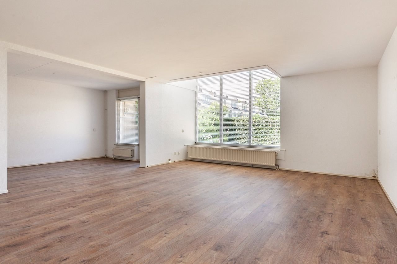 Bright family home (130 m²) with private garage - Image 7