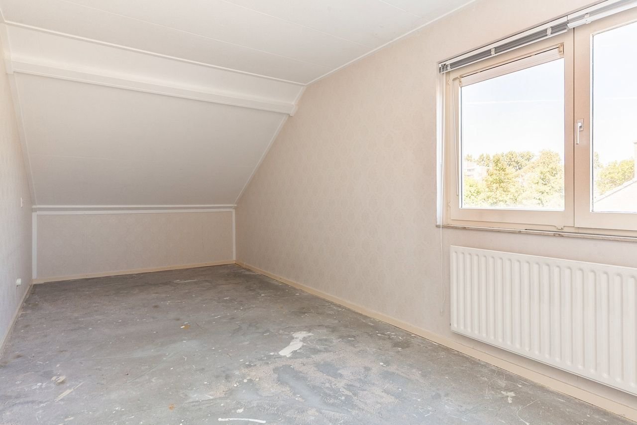 Bright family home (130 m²) with private garage - Image 16