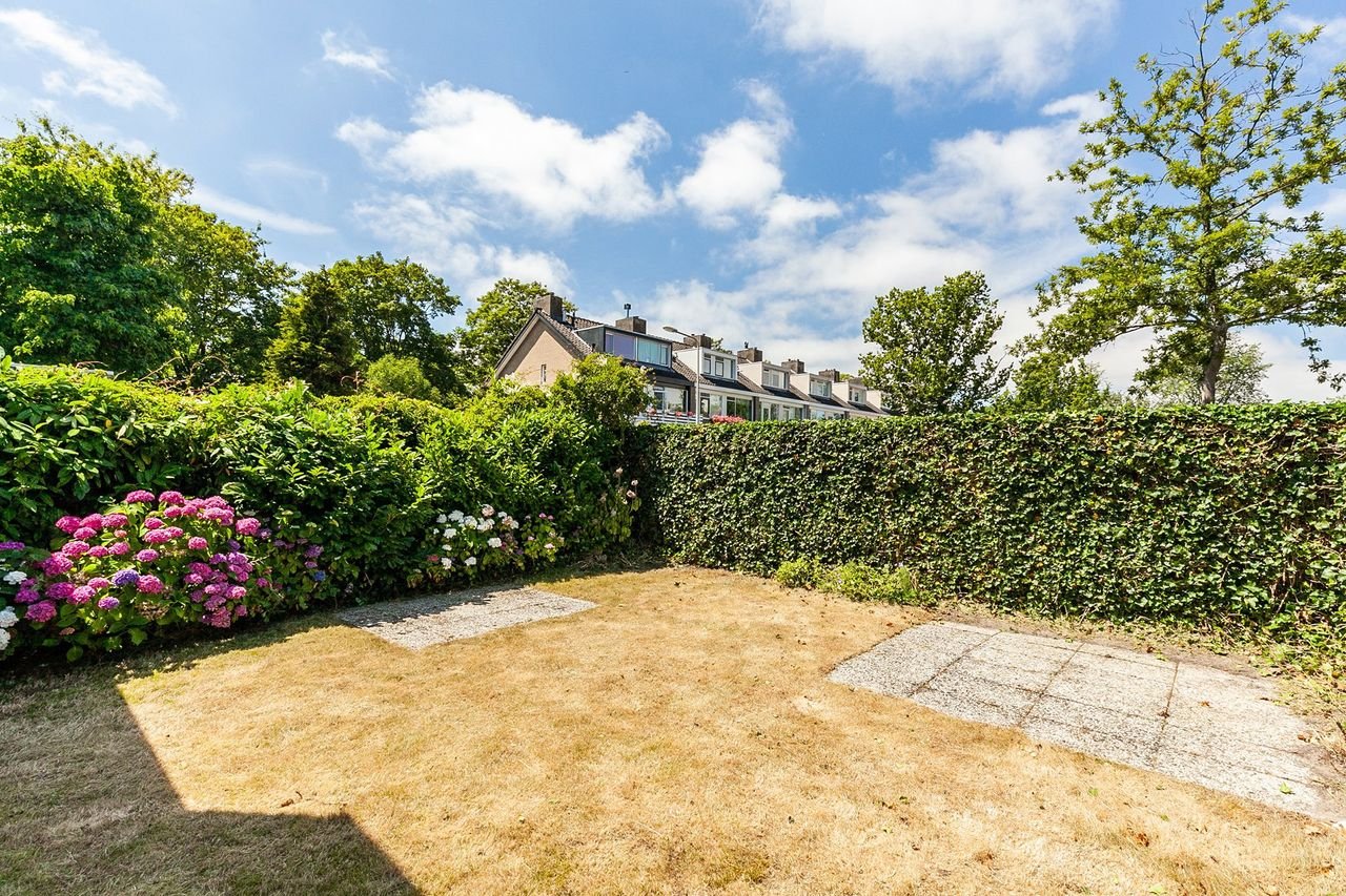 Bright family home (130 m²) with private garage - Image 25