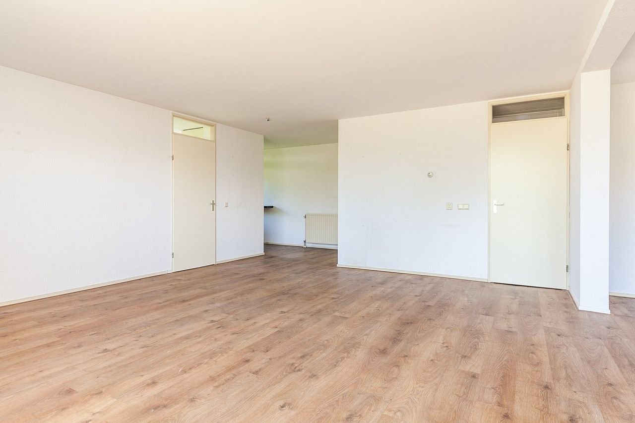 Bright family home (130 m²) with private garage - Image 5