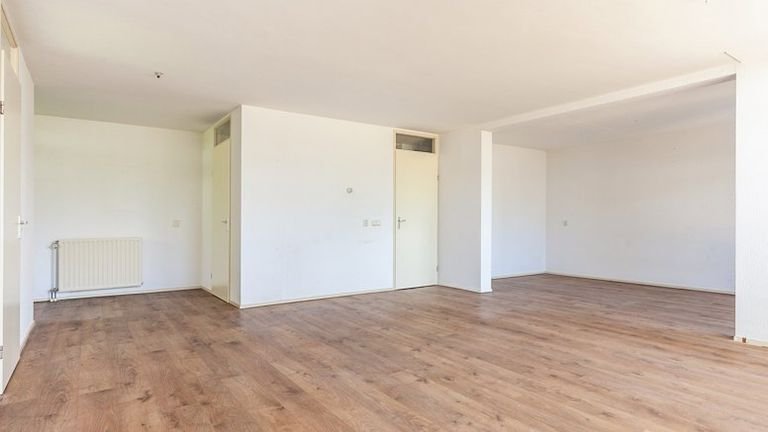 Bright family home (130 m²) with private garage - Image 4