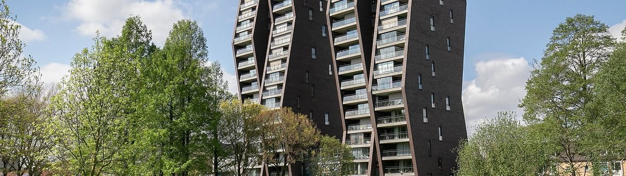 Spacious penthouse (206 m²) with three balconies - Image 1