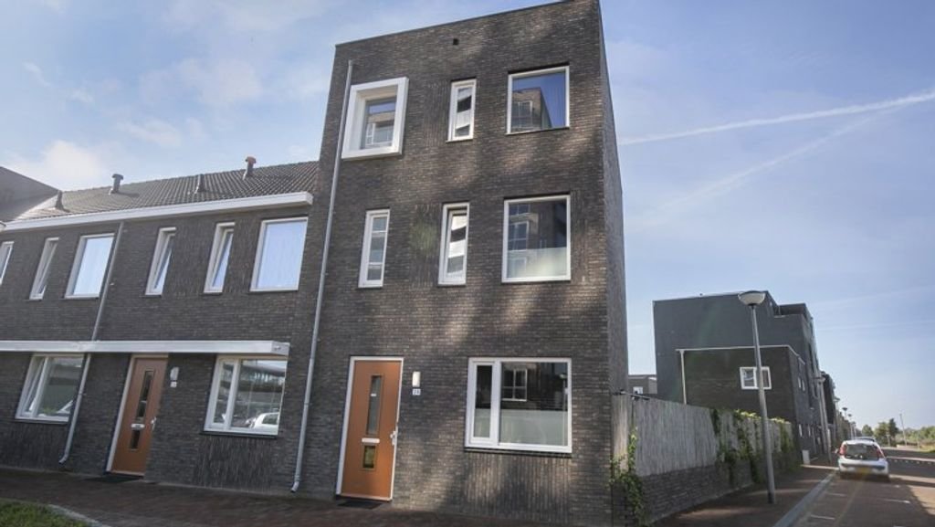 Gas-free corner house with 5 bedrooms - Image 2