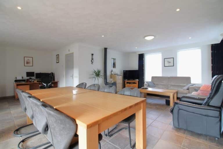 Detached House with 251m² in Wintelre - Image 5