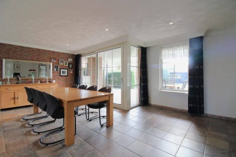 Detached House with 251m² in Wintelre - Image 8