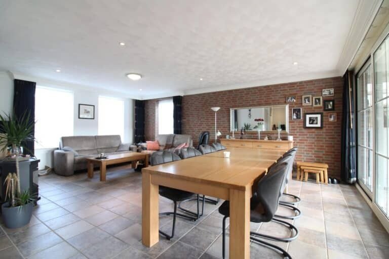 Detached House with 251m² in Wintelre - Image 4