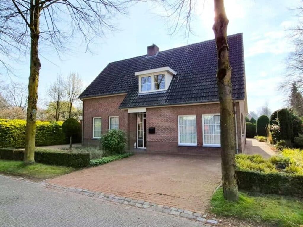 Detached House with 251m² in Wintelre - Image 2