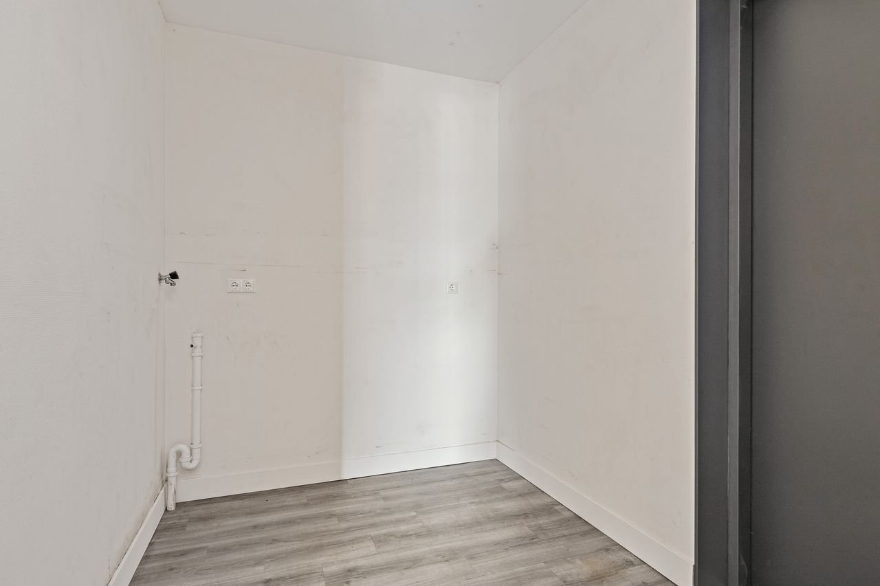 Modern two-bedroom apartment in Laakhaven - Image 6