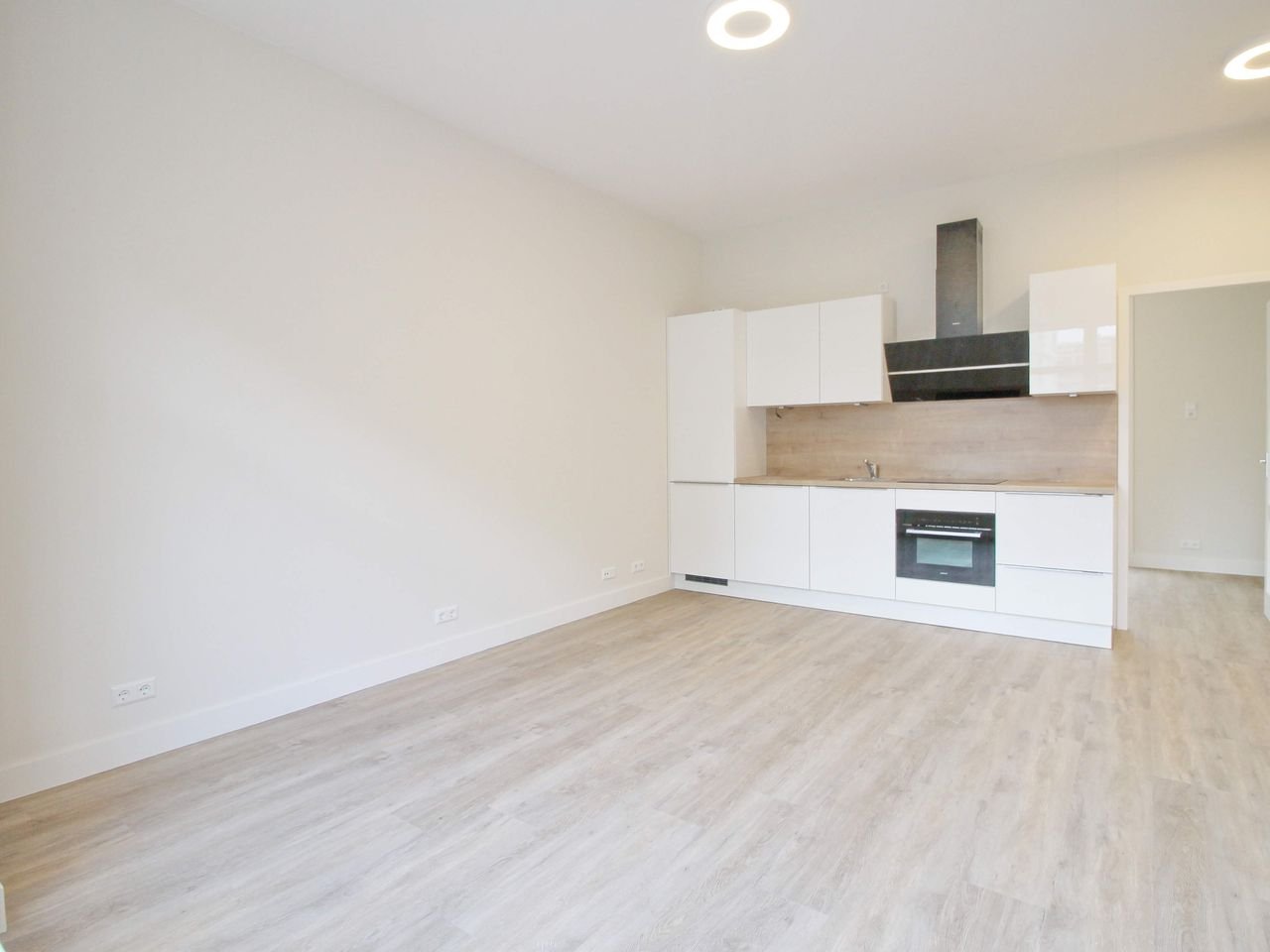 Licht benedenhuis met grote gedeelde tuin - Afbeelding 2