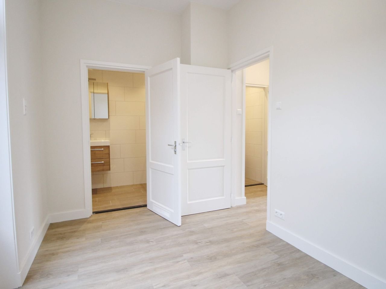 Licht benedenhuis met grote gedeelde tuin - Afbeelding 7