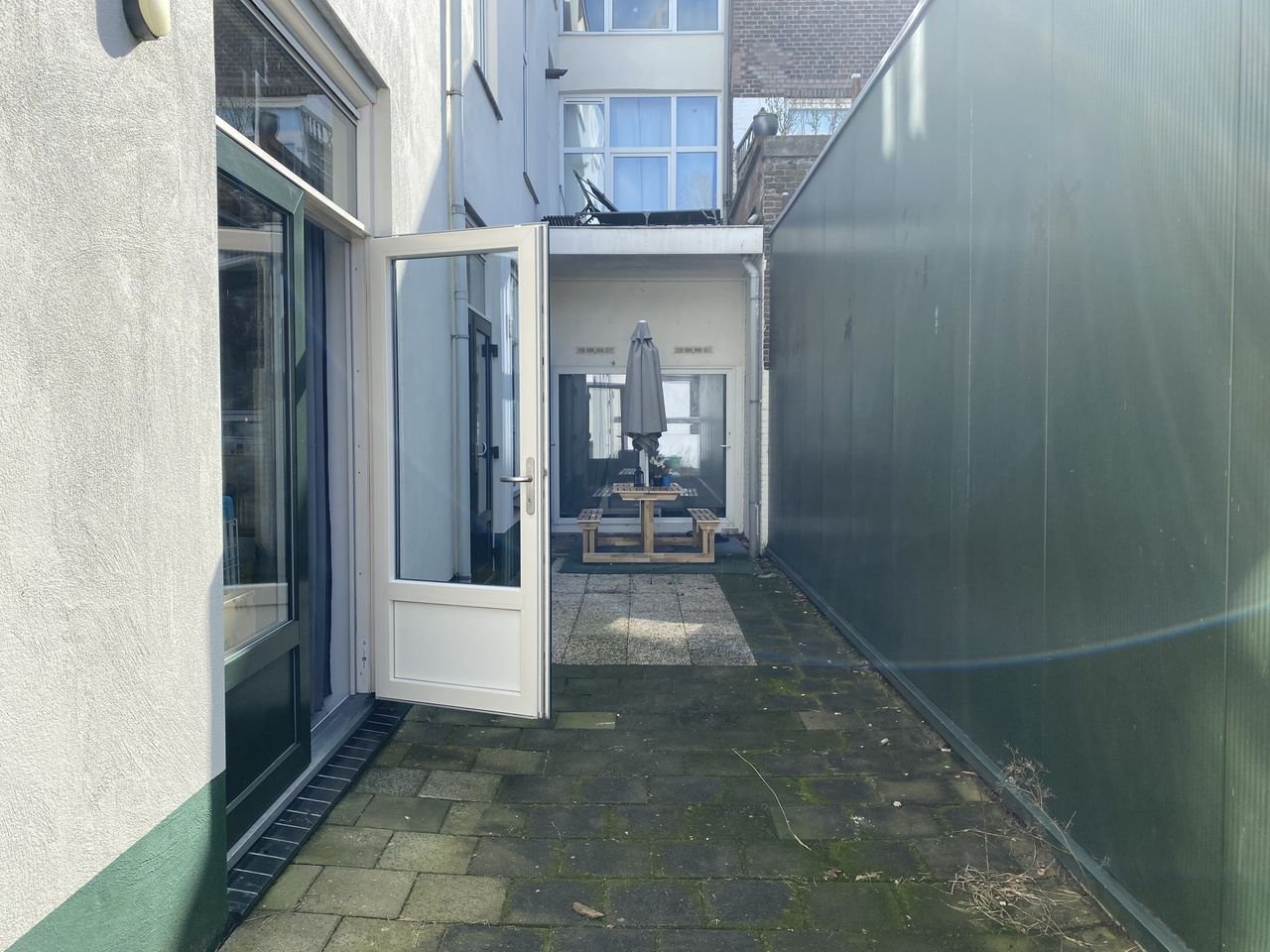 Licht benedenhuis met grote gedeelde tuin - Afbeelding 11