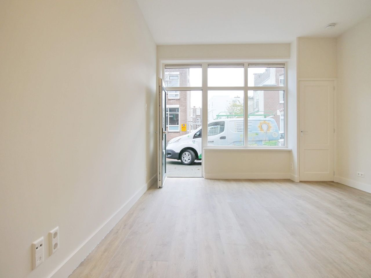 Licht benedenhuis met grote gedeelde tuin - Afbeelding 1