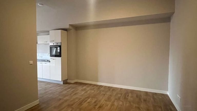 Modern studio around the corner from the Market Square - Image 7