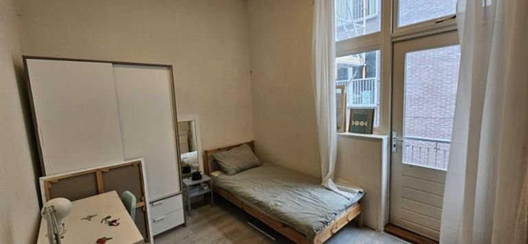 Kamer met eigen keuken en balkon - Afbeelding 1