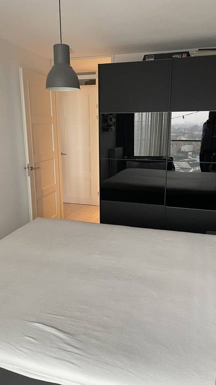 Bright apartment with expansive views - Image 15