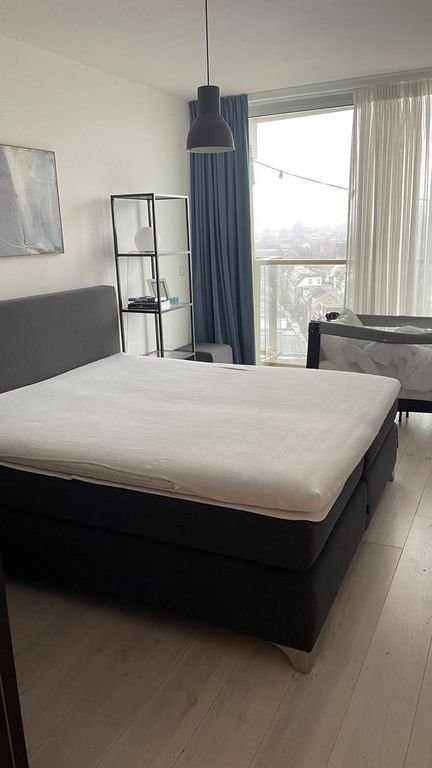 Bright apartment with expansive views - Image 13