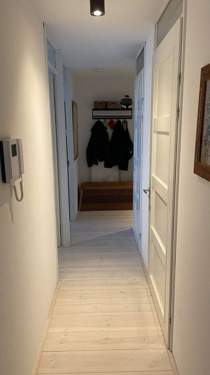 Bright apartment with expansive views - Image 11