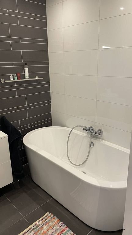 Bright apartment with expansive views - Image 8