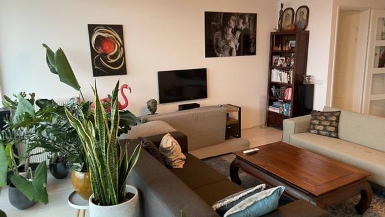 Bright apartment with expansive views - Image 2