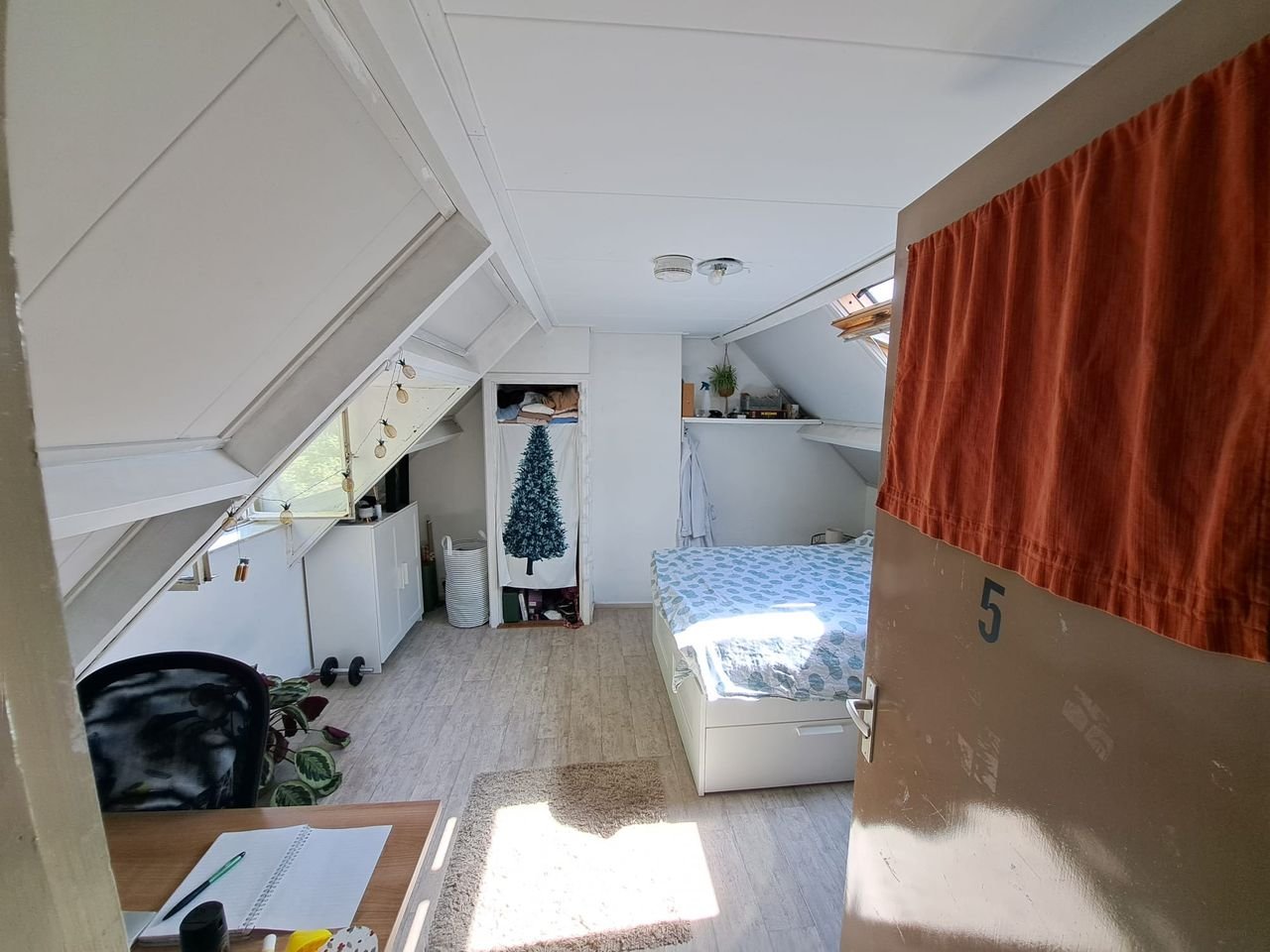 Attic room with garden in Afrikaanderbuurt - Image 2