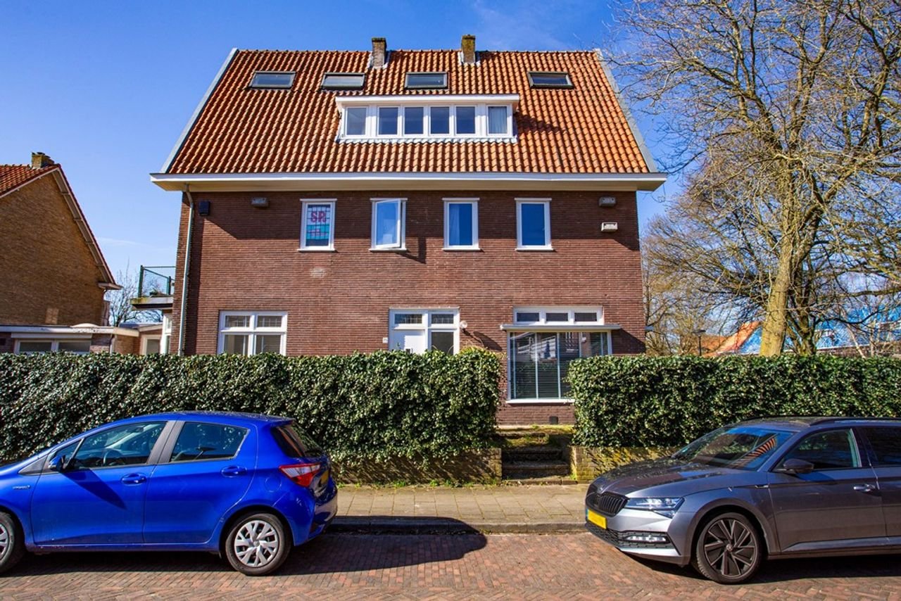 Jaren '30 benedenwoning met zonnige tuin - Afbeelding 1