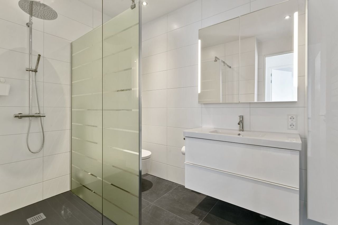 Renovated apartment with roof terrace in Schoot - Image 13