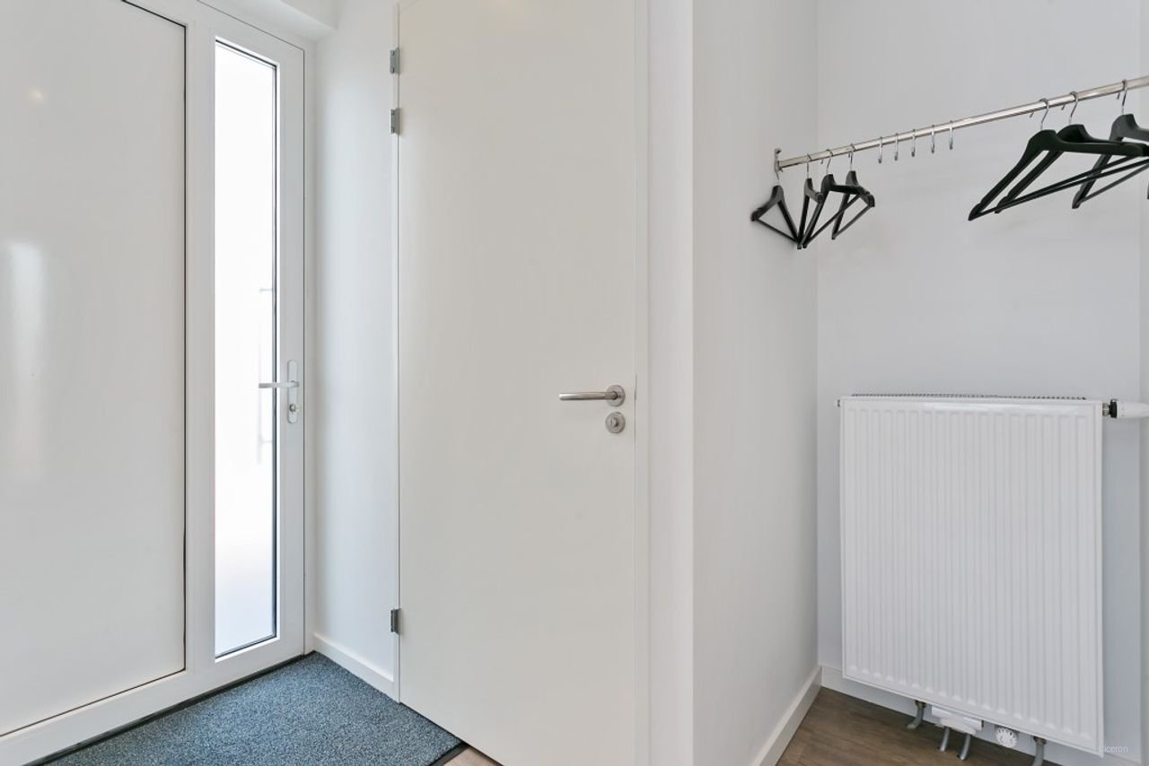 Renovated apartment with roof terrace in Schoot - Image 5