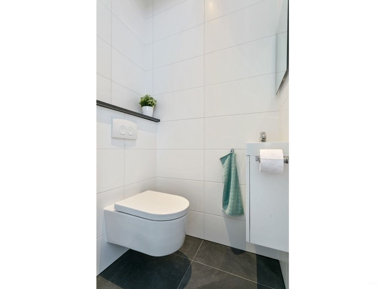 Renovated apartment with roof terrace in Schoot - Image 6