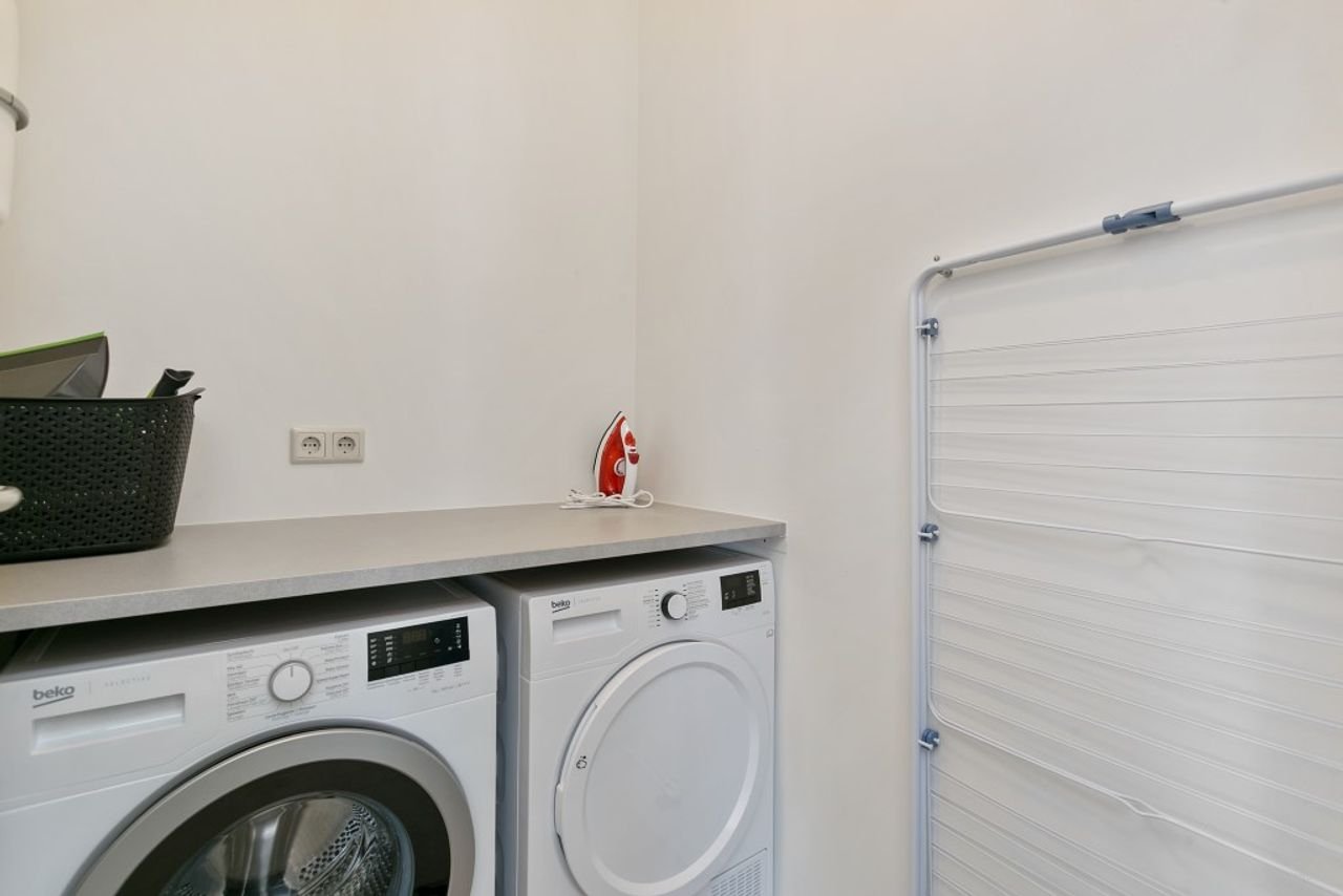 Renovated apartment with roof terrace in Schoot - Image 12