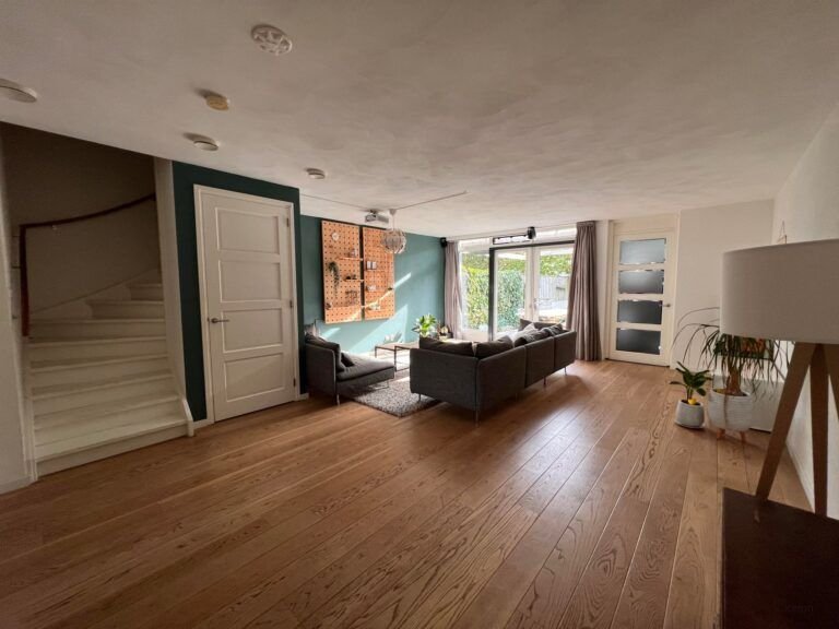 Spacious family home with garage in Rosmalen - Image 5