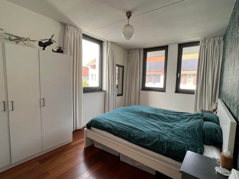 Spacious family home with garage in Rosmalen - Image 8