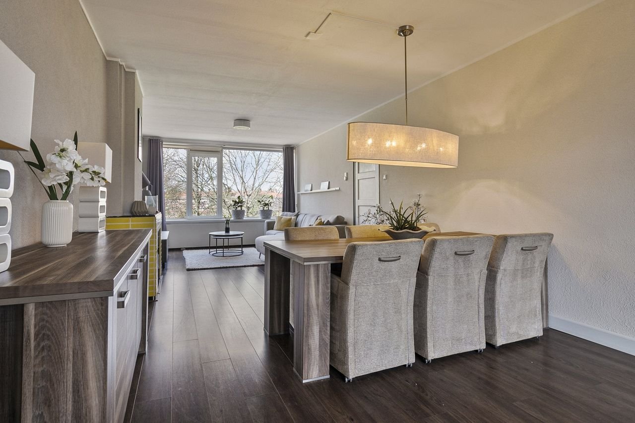 Spacious living in Blijdorp: 119 m² with balcony - Image 4