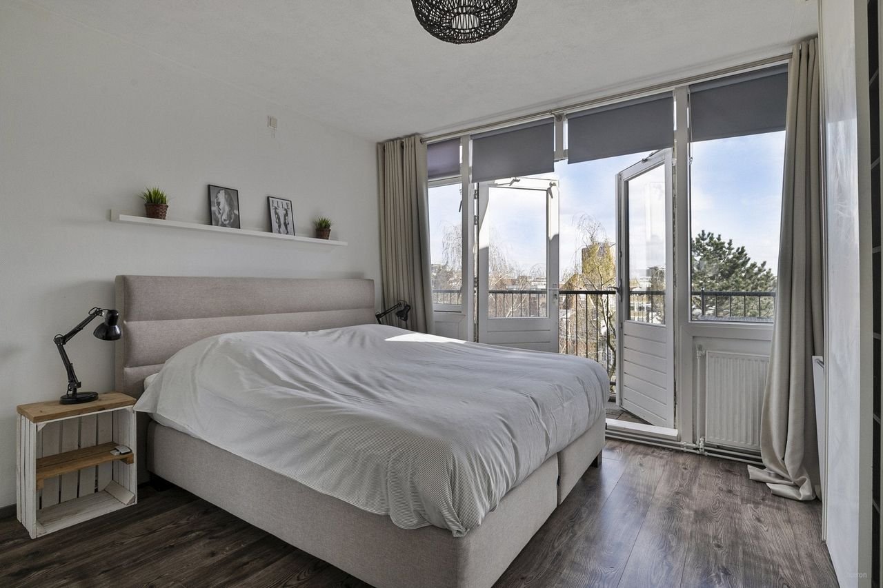 Spacious living in Blijdorp: 119 m² with balcony - Image 9