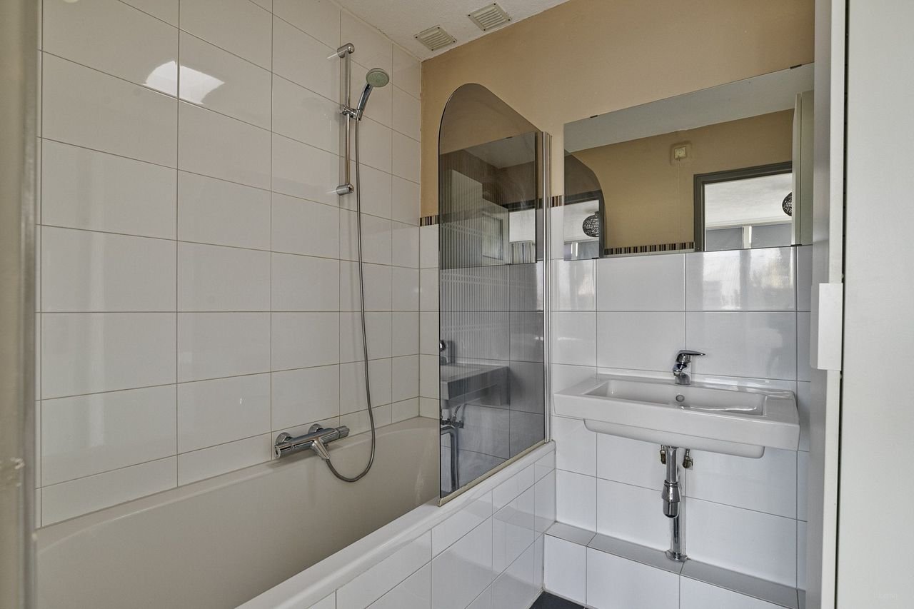 Spacious living in Blijdorp: 119 m² with balcony - Image 15