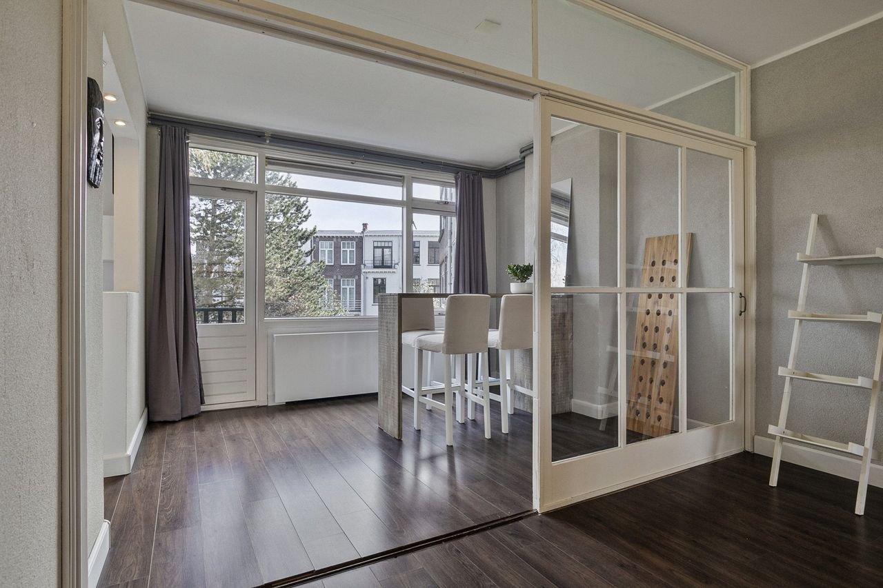 Spacious living in Blijdorp: 119 m² with balcony - Image 3