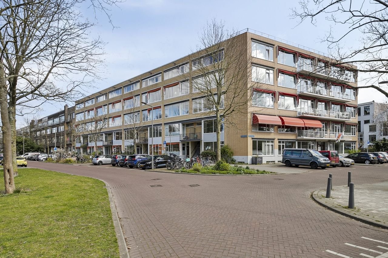 Spacious living in Blijdorp: 119 m² with balcony - Image 2
