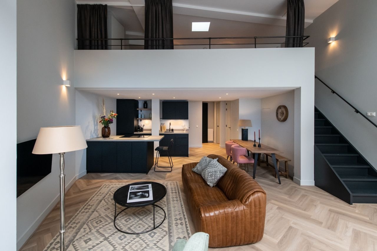 Modern appartement met entresol en patio - Afbeelding 1