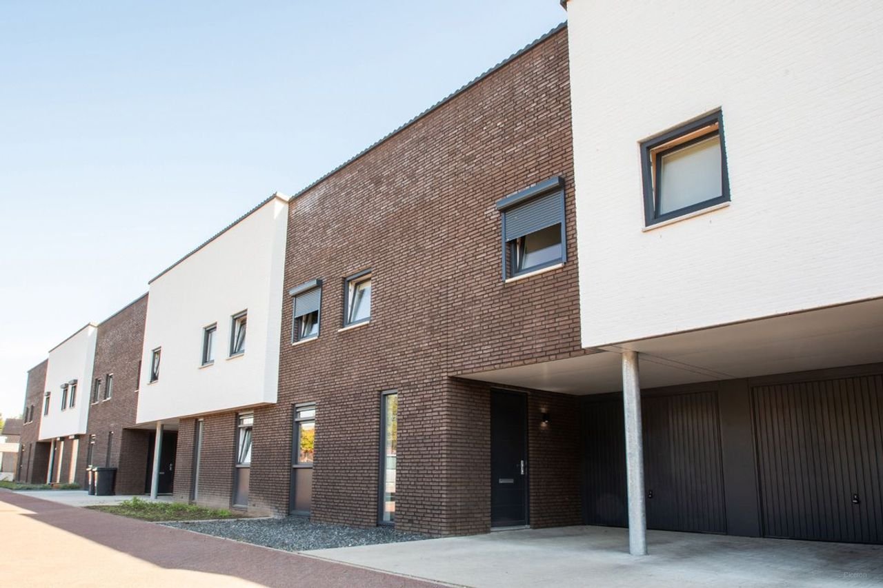 Modern house with garage in Roermond - Image 1