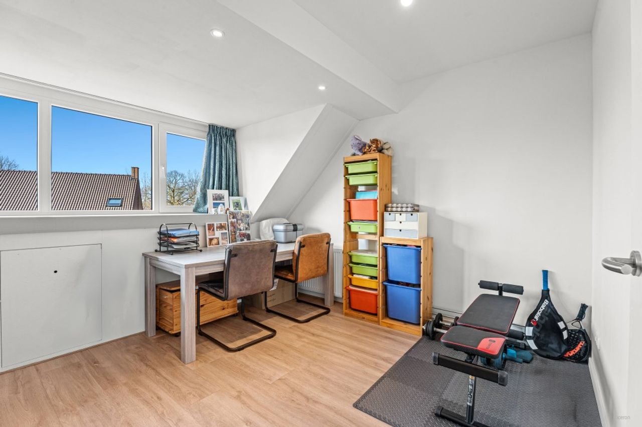 Furnished house with garden and office - Image 13