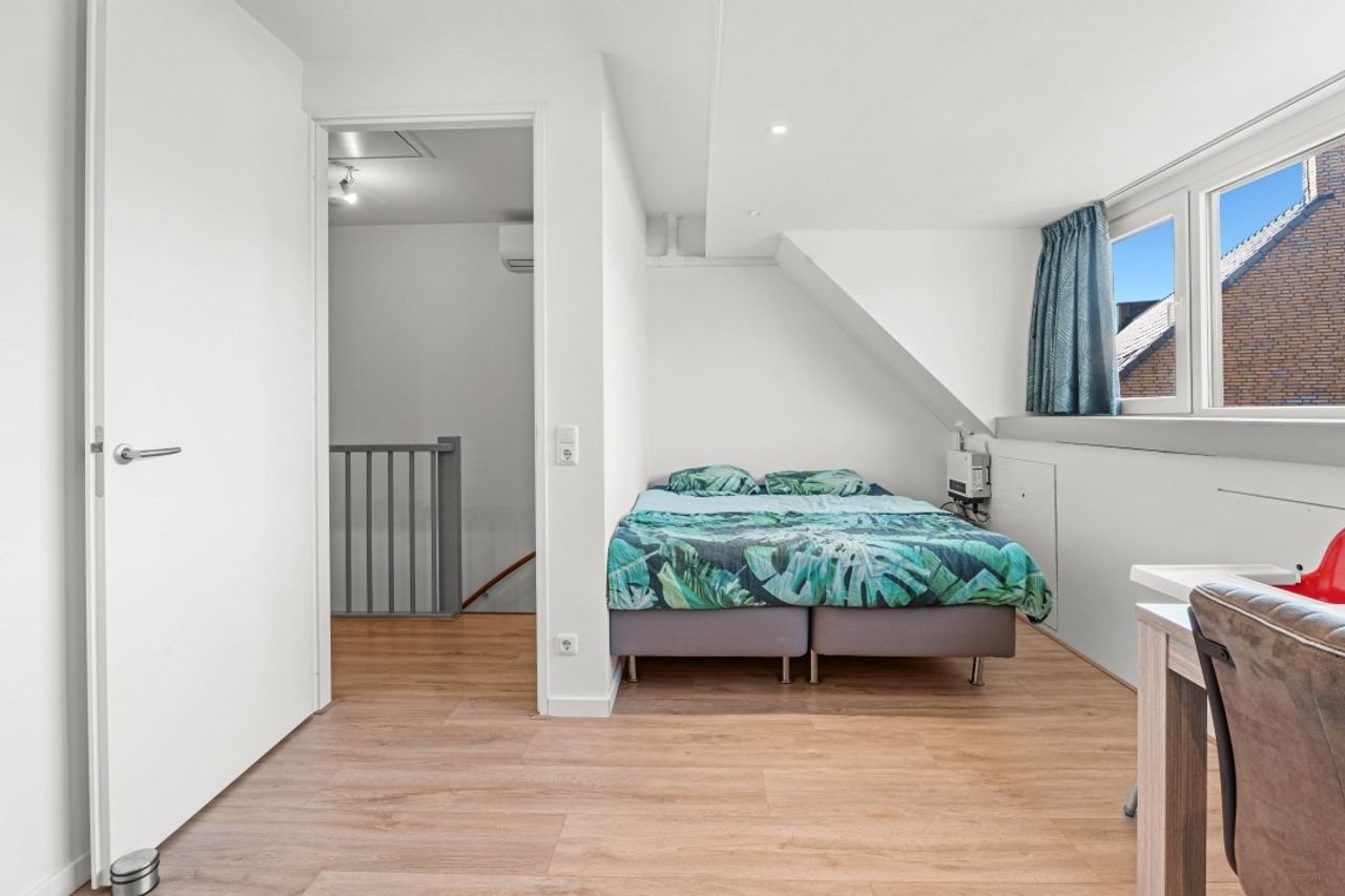 Furnished house with garden and office - Image 12