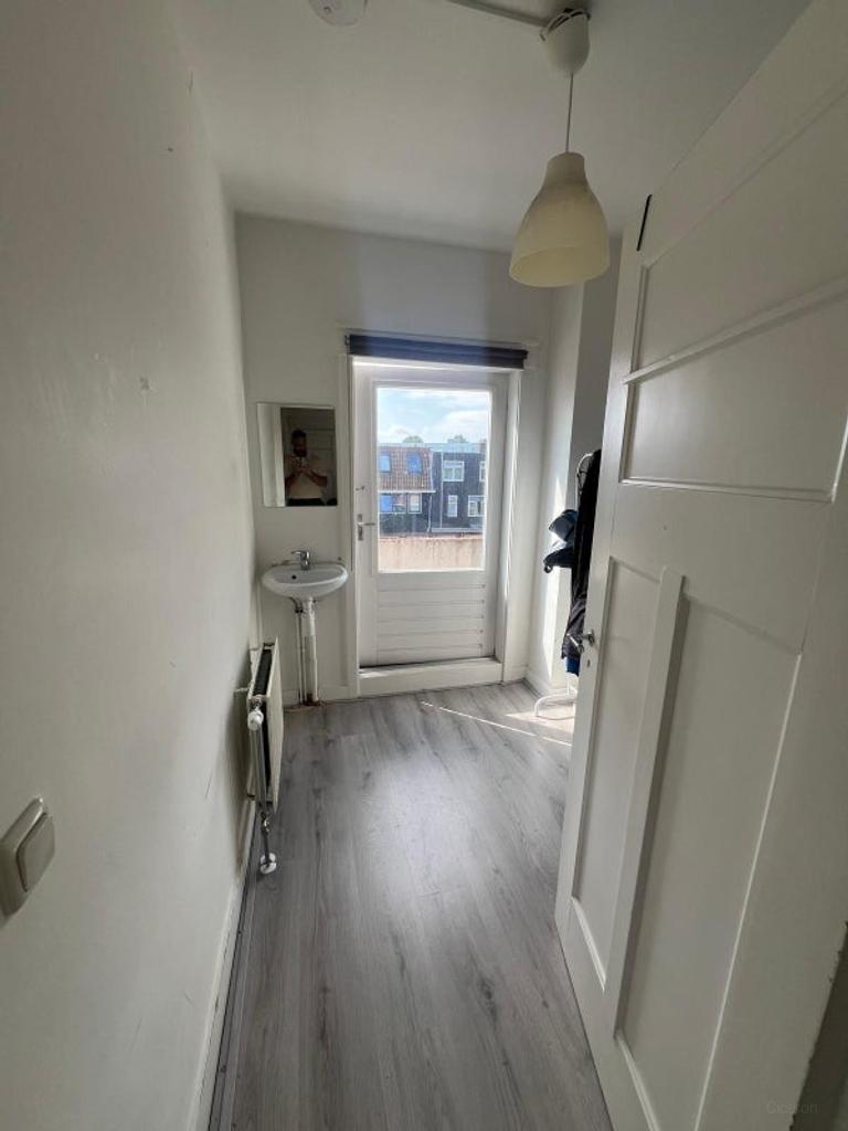 Twee kamers met zonnig balkon in Oranjebuurt - Afbeelding 1
